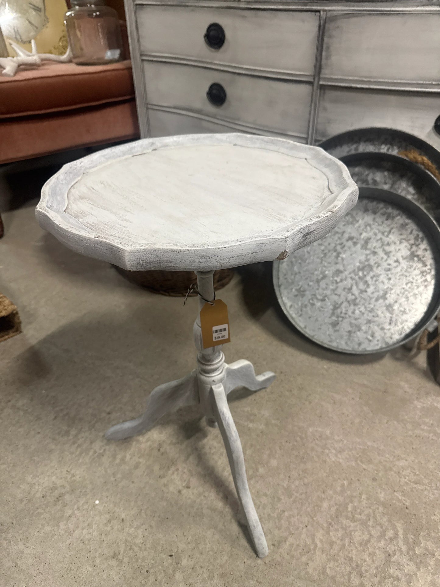 White round side table - Market Row