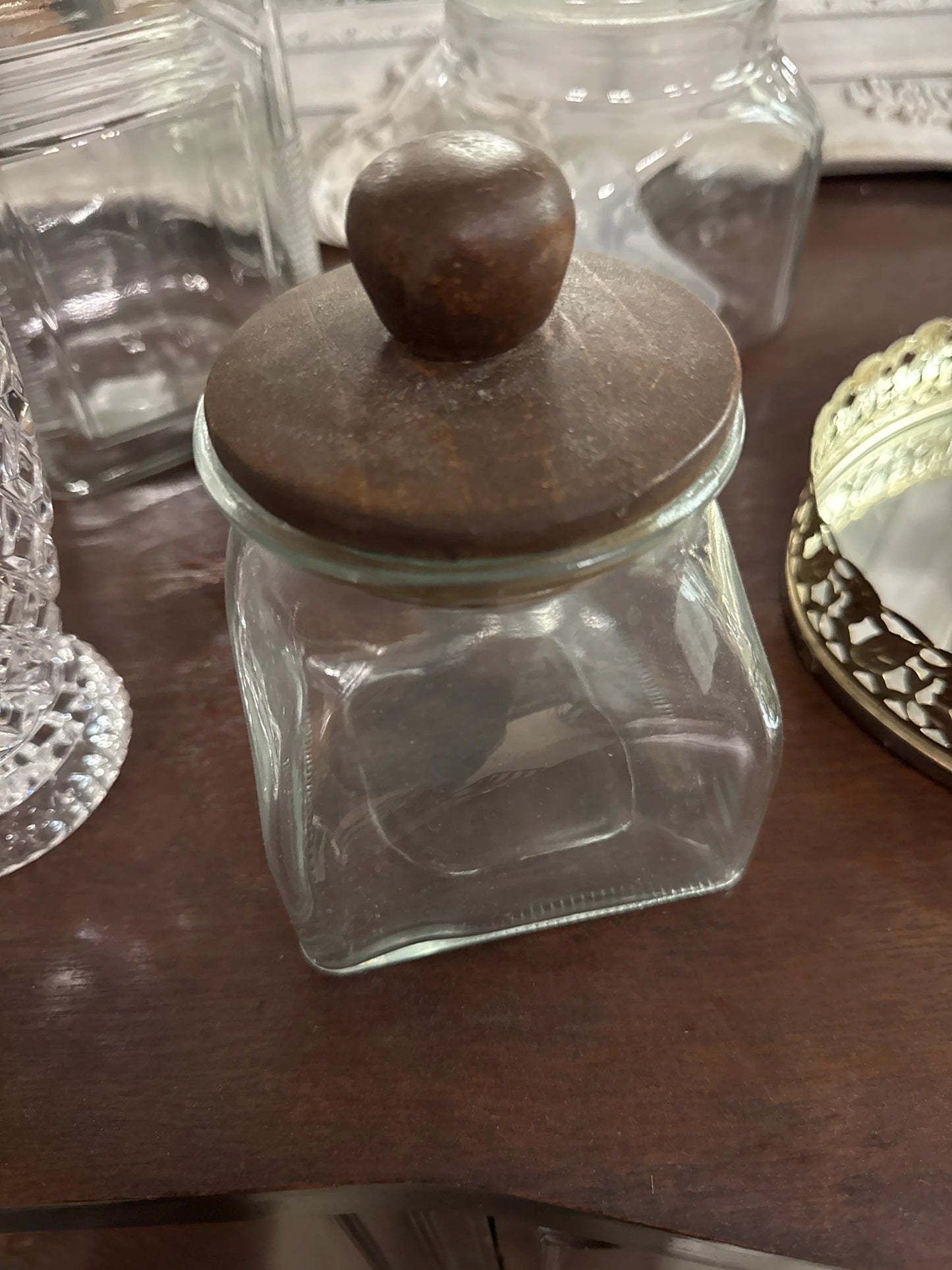 Small square glass jar wirh wooden lid - Market Row