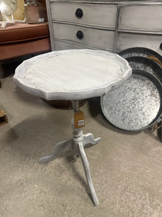 White round side table - Market Row