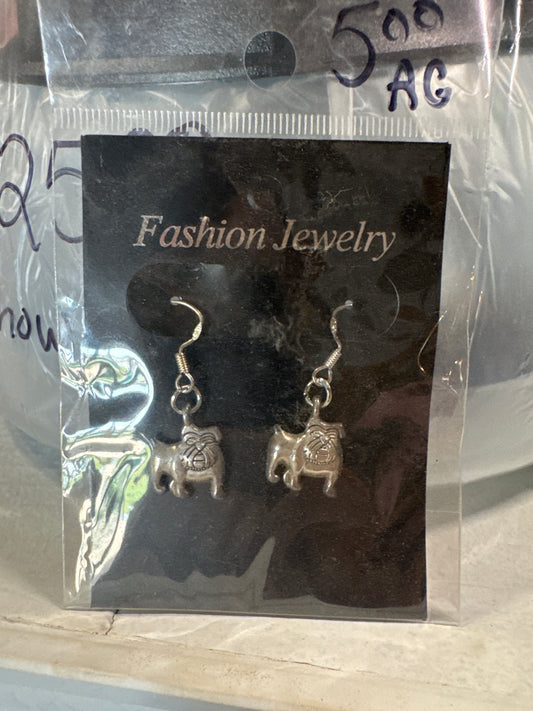 Bulldog earring - Market Row