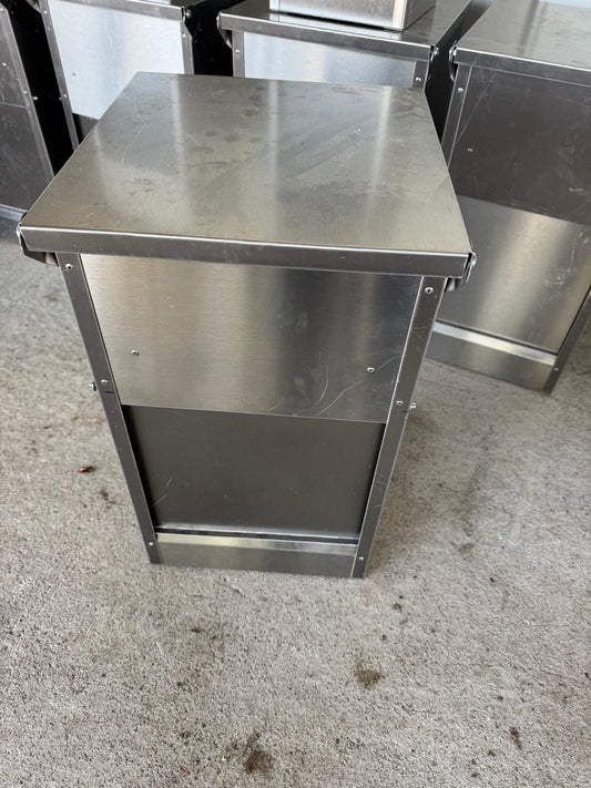 25lb Pet Feeder - Market Row