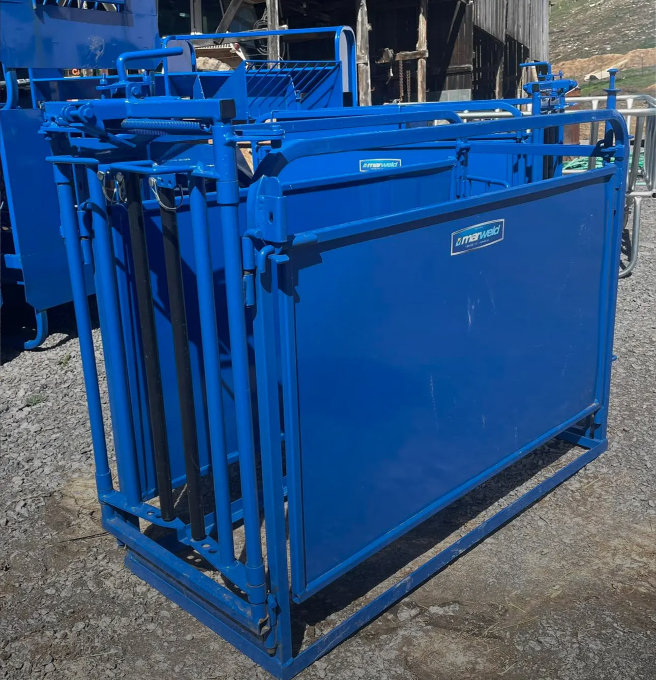 Chute W/Auto Head Gate - Market Row