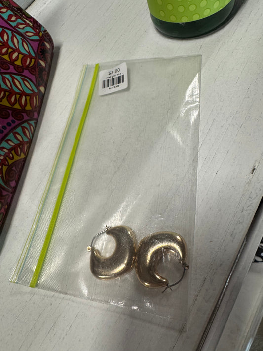 small gold hoop earrings - Market Row