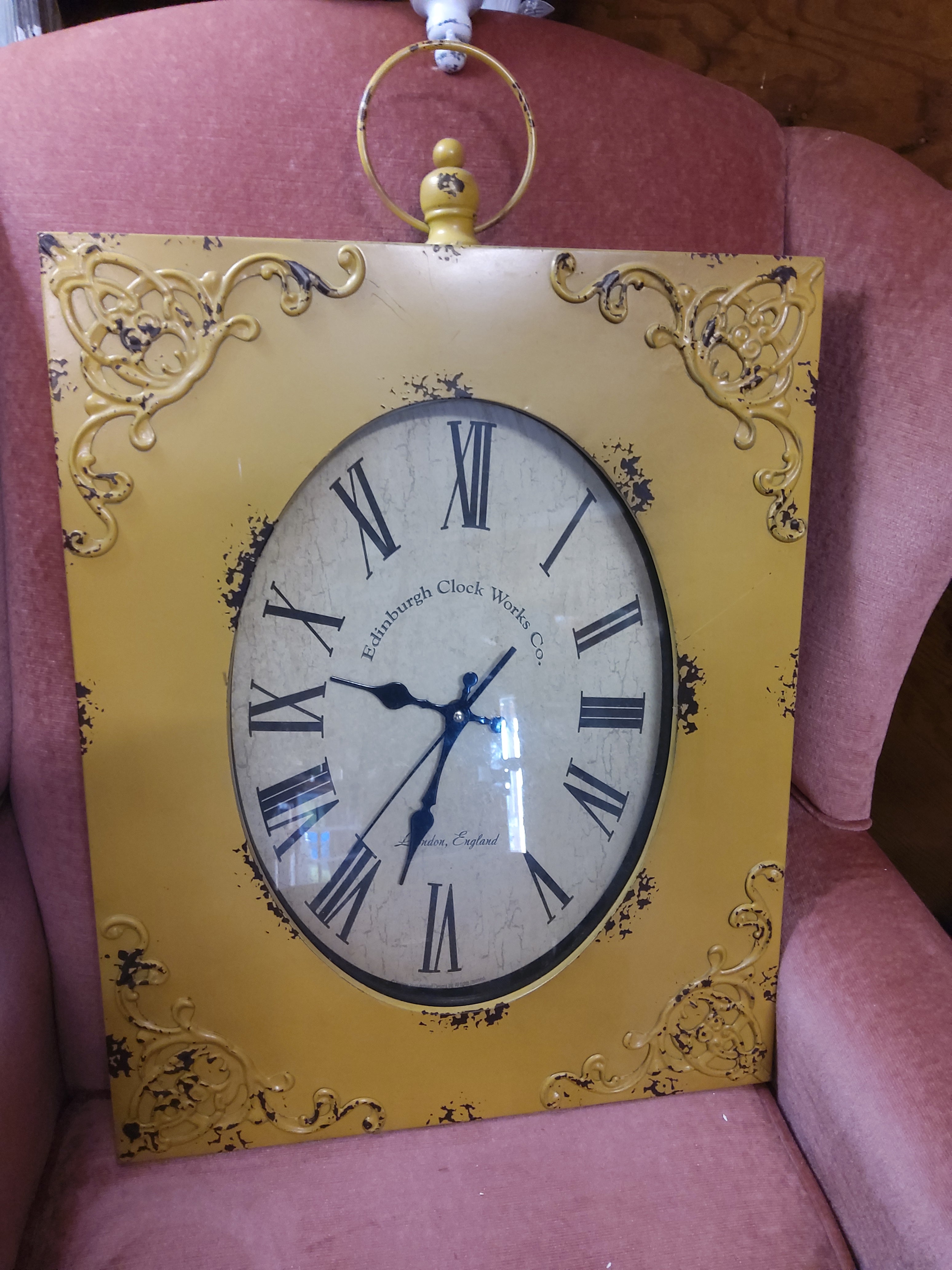 Yellow clock - Market Row