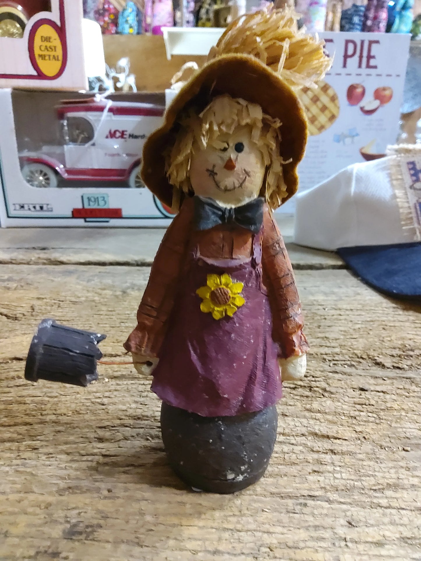 Lg scare crow - Market Row