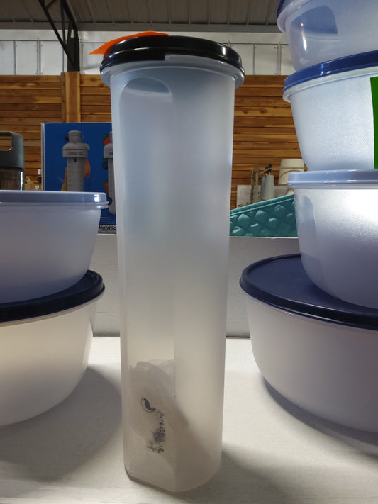 Tupperware noodle keeper - Market Row